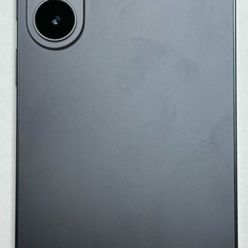 Galaxy S26+ 裏面:シンプルにまとまっています